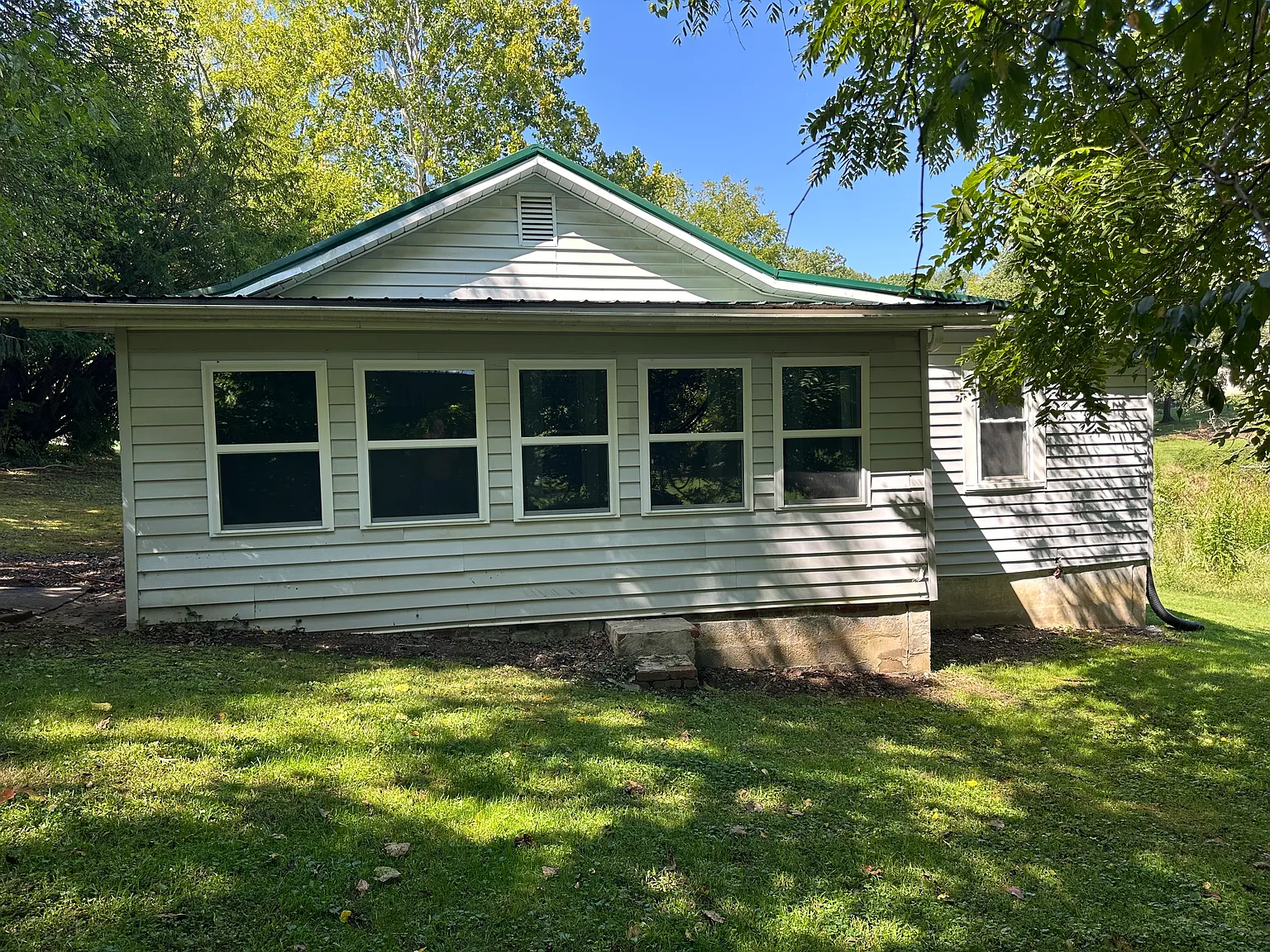 3004 Mayfield Dr — Photo 2