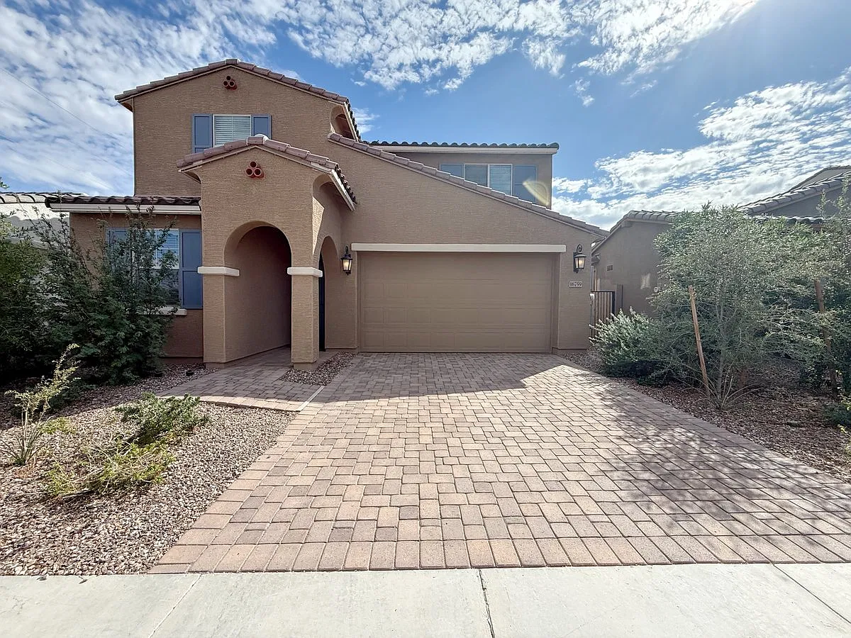 16759 W Canterbury Dr — Photo 1