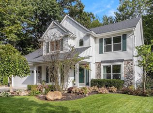 5022 Waldon Woods Dr, Commerce Township, MI 48382