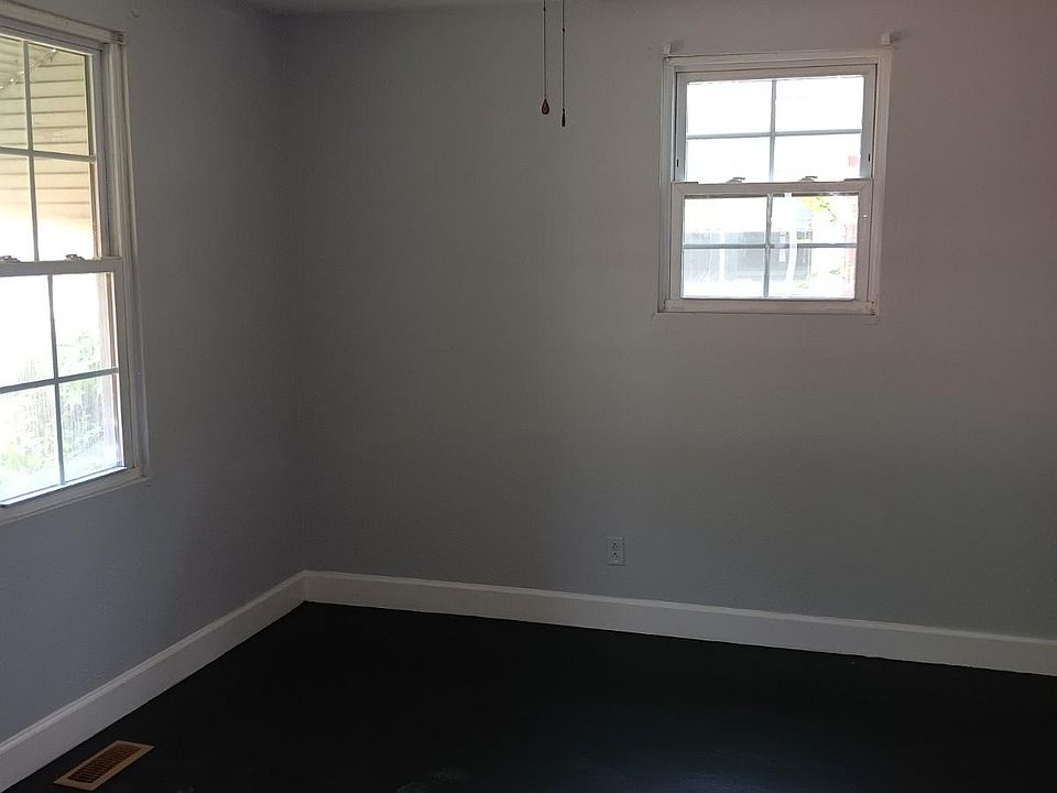 2nd image of 641 Chautauqua Ave