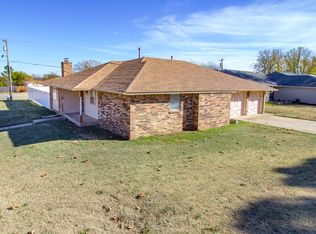 732 Cross Timbers Dr, Moore, OK 73160