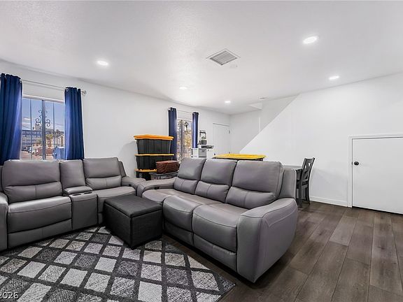 4th image of 3934 Palos Verdes St