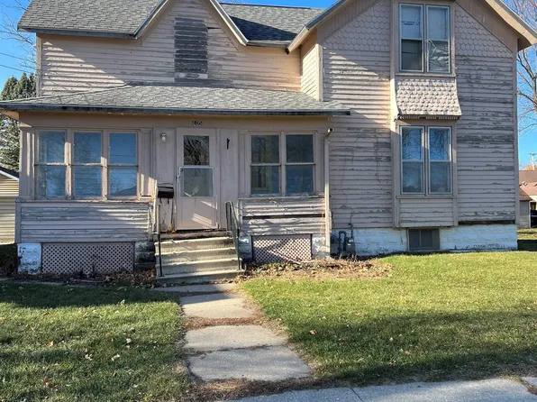 105 Park Ave, Sumner, IA 50674