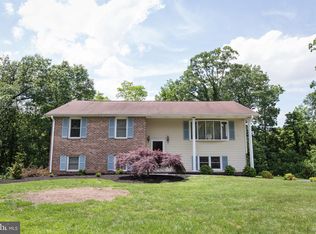 75 Piper Dr, New Oxford, PA 17350