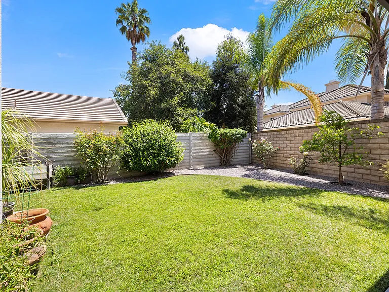 1648 Meadowglen Ct — Photo 26
