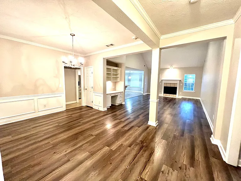 702 Wickham Dr — Photo 3