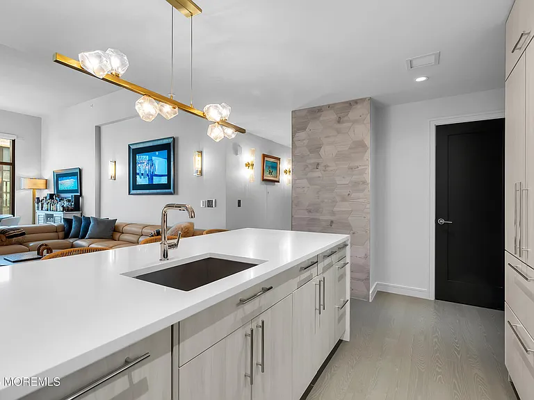 15 Morris Ave #611 — Photo 9