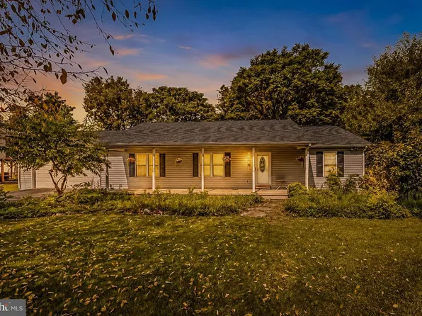 455 Willis Dr, Bunker Hill, WV 25413