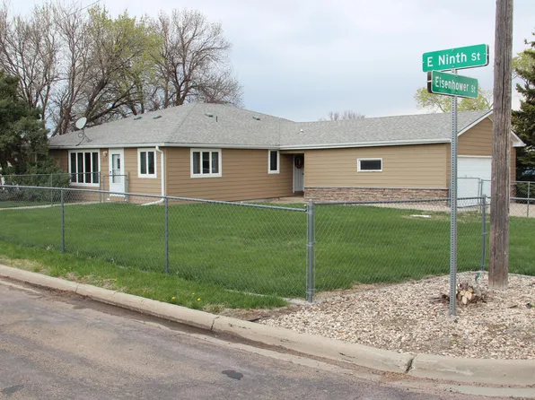 1214 E 9th St, Winner, SD 57580