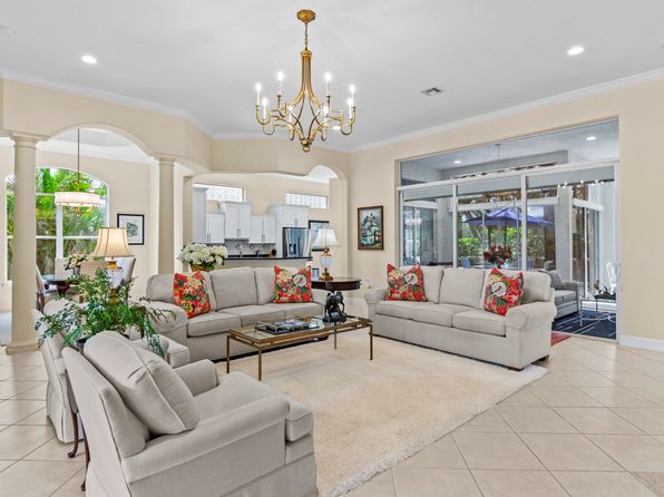 1453 W Island Club Sq