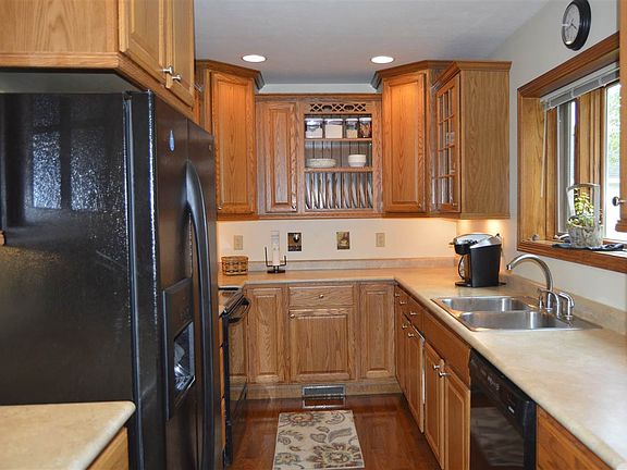 4th image of 1206 Iroquois Ave