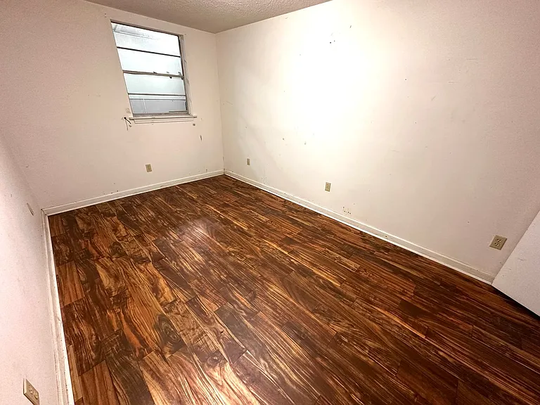 Veronica Street Apartments (RD*) — Photo 3