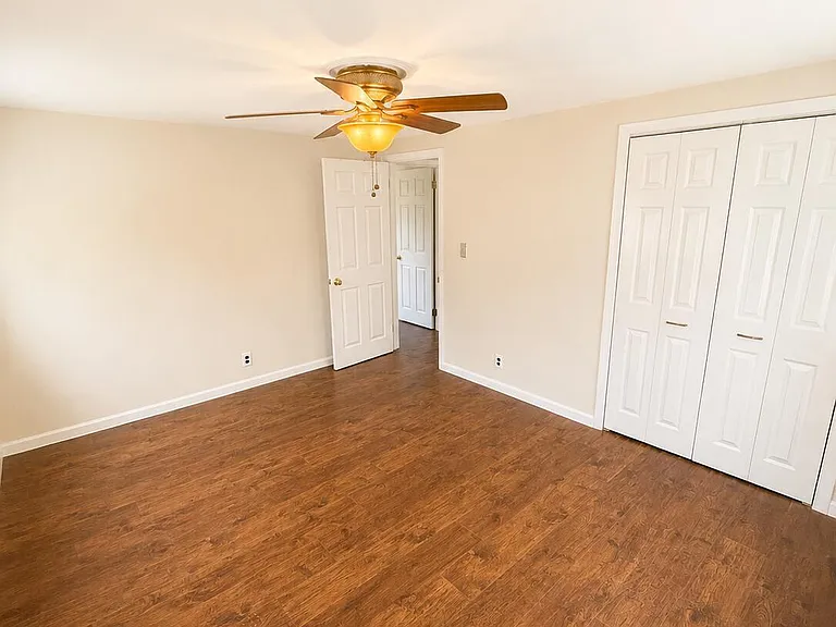 54 Longwood Dr — Photo 8
