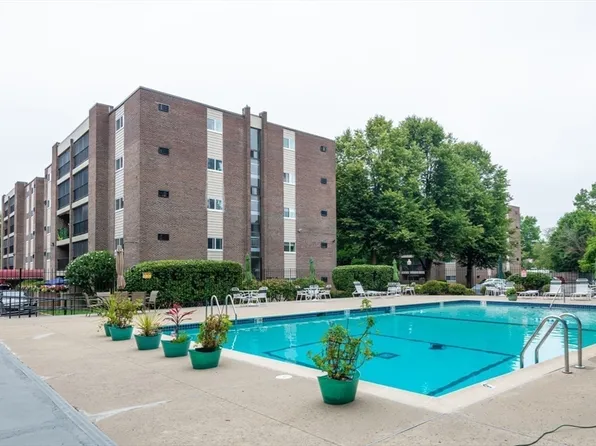 66 Main St APT 58A, Stoneham, MA 02180