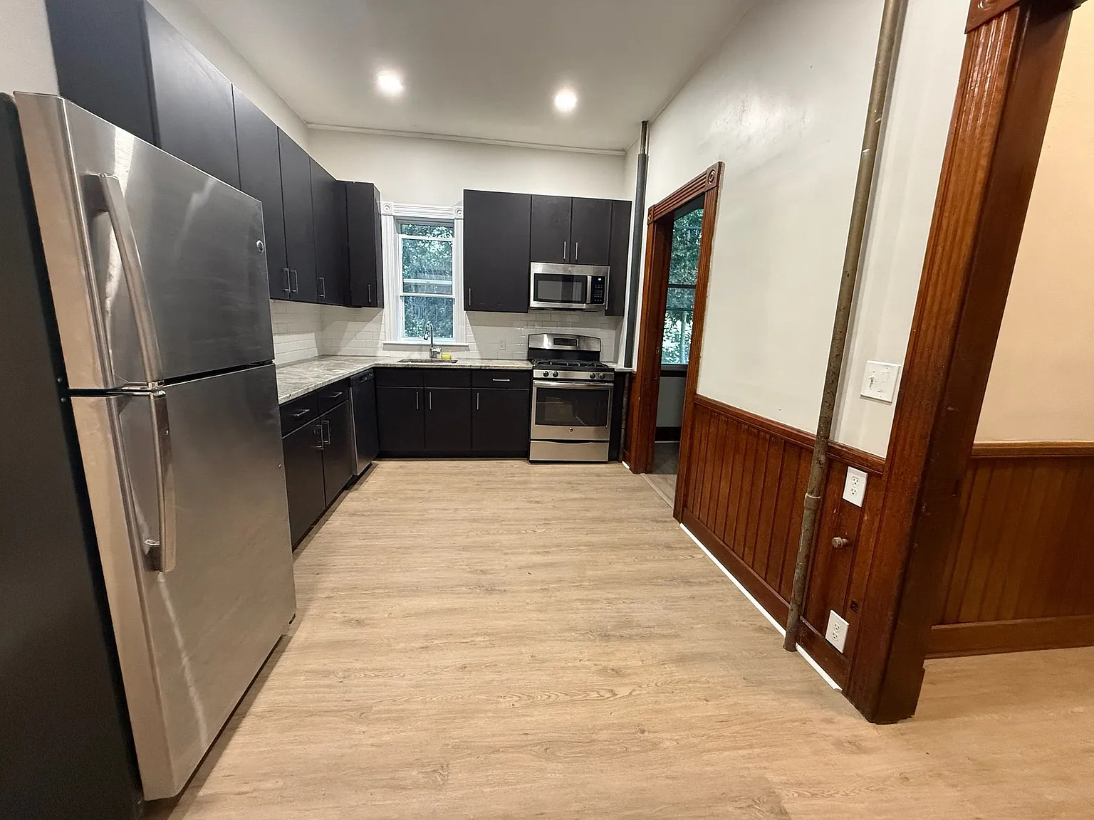 4 bed, 1.5 bath, 2000 sqft, $2,800 — Photo 3