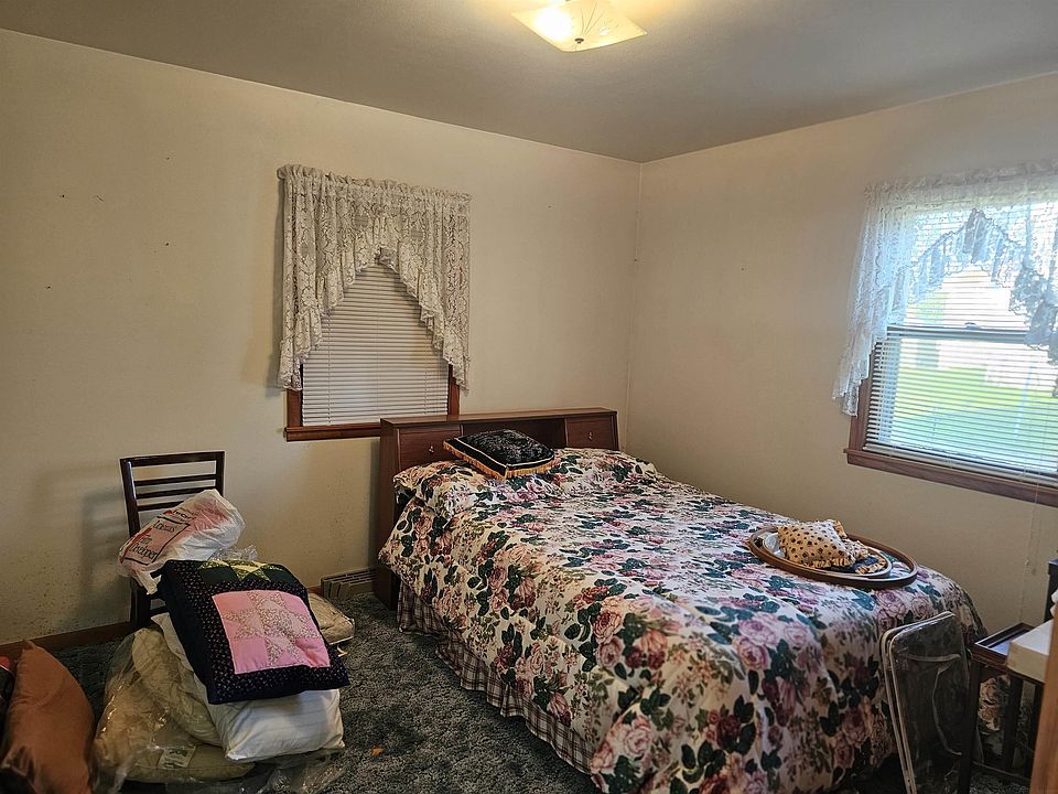 7th image of 305 Truax St
