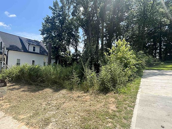 3rd image of 518 Red Oak Ave #16