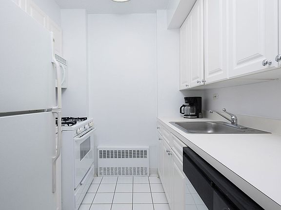 4th image of 230 W 55th St APT 21G