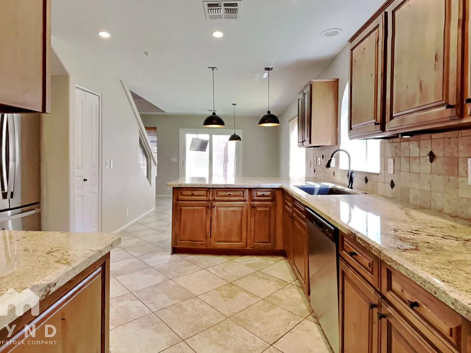 3 bed, 2.5 bath, 1656 sqft, $2,800 — Photo 4