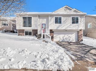 17188 Manderson St, Omaha, NE 68116