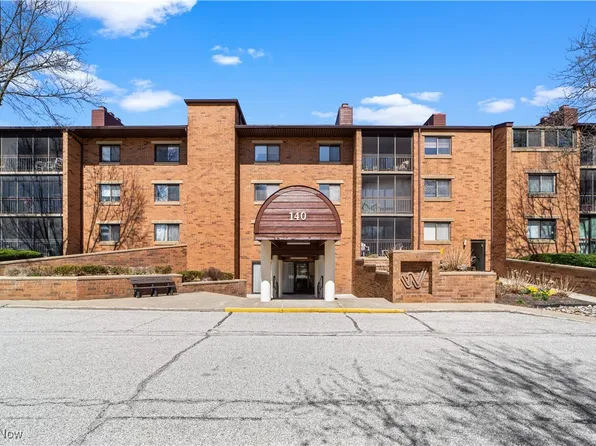 140 Fox Hollow Dr APT 203C, Mayfield Heights, OH 44124