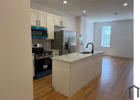 4th image of 523 N Calhoun St #2