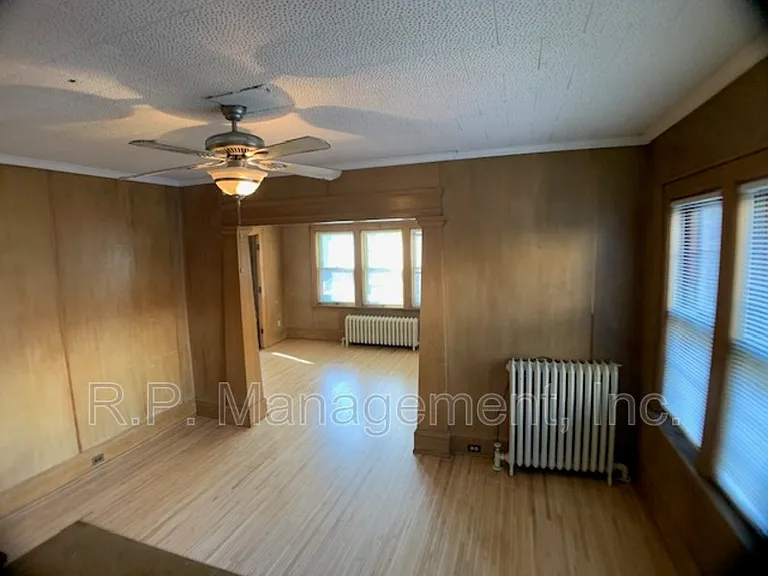 1434 W 32nd St #1 — Photo 11