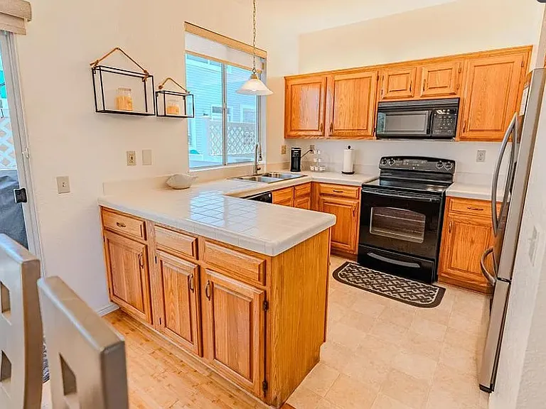 211 Dahlia Ave — Photo 6