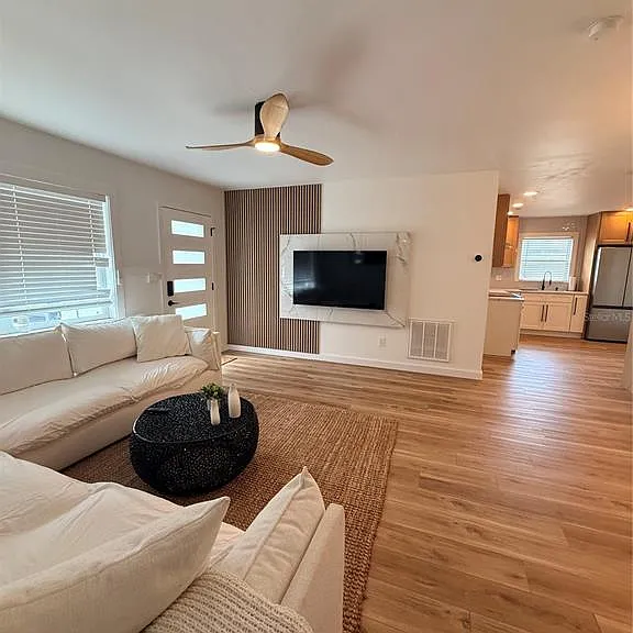 4227 Helena St NE — Photo 10