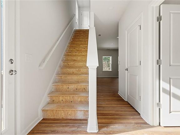 4th image of 383 Baney Dr