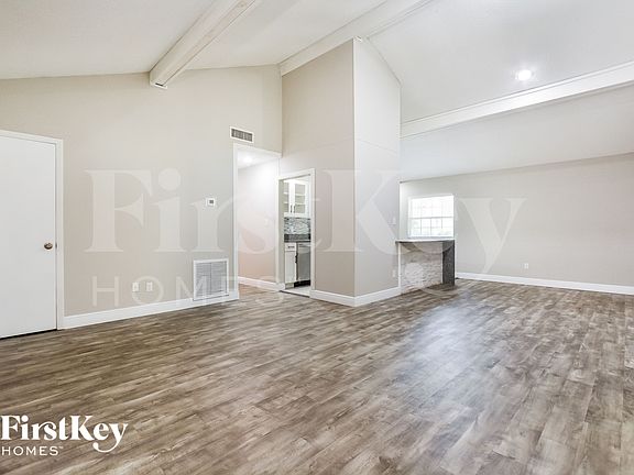 3rd image of 1520 Tivoli Dr