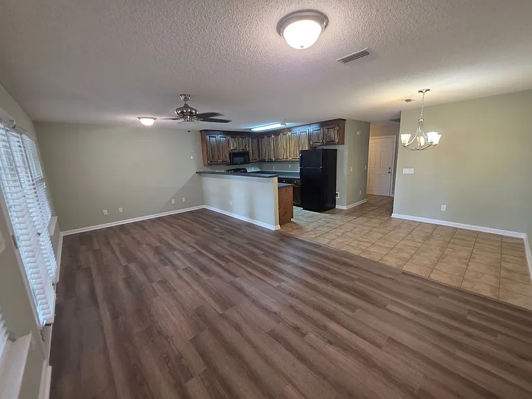 136 Jasmine Cir — Photo 4