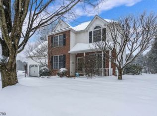 249 Stonehenge Dr, Phillipsburg, NJ