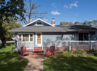 28676 W Park View Rd, Island Lake, IL 60042