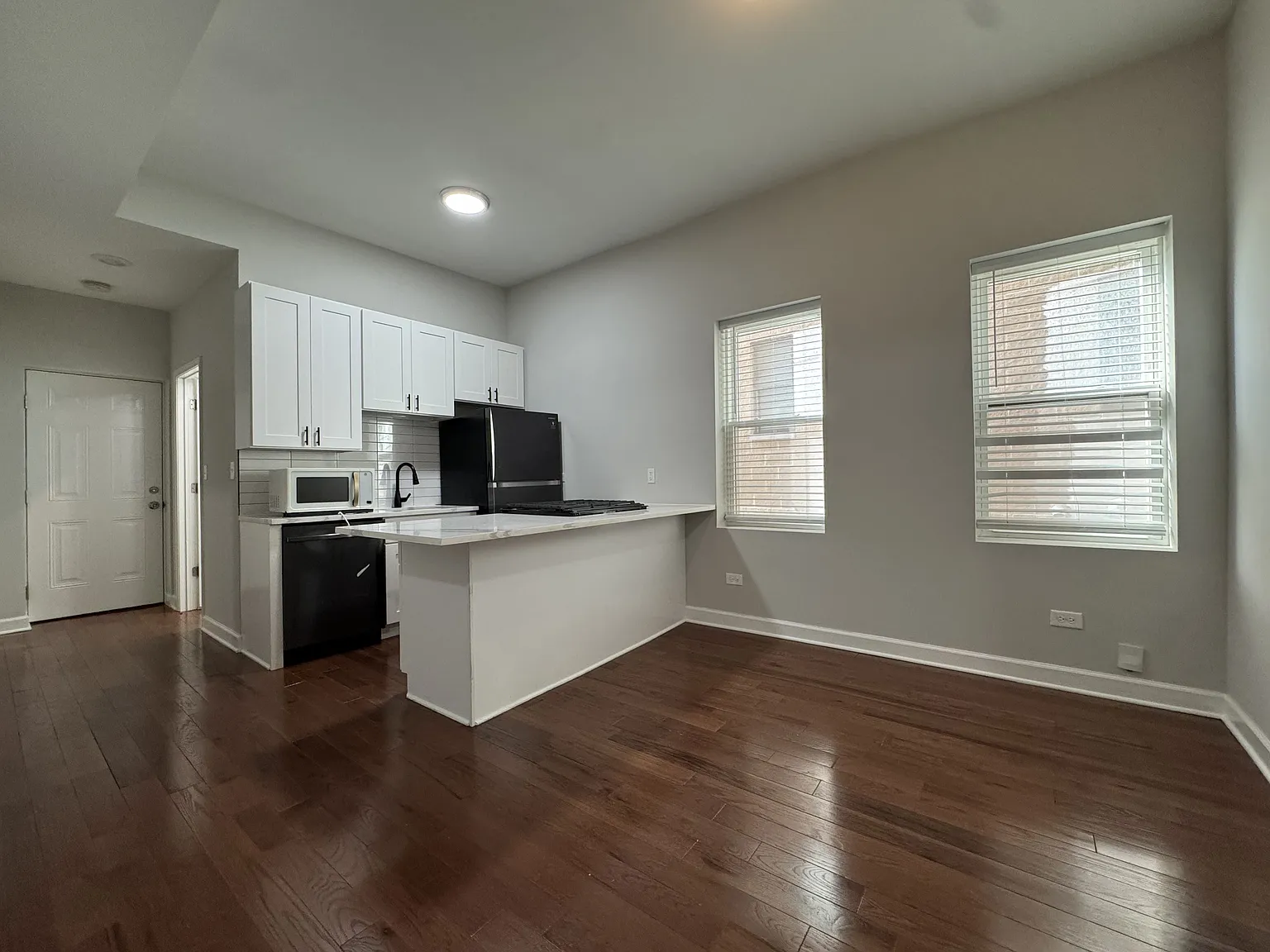 3505 N Sheffield Ave — Photo 1