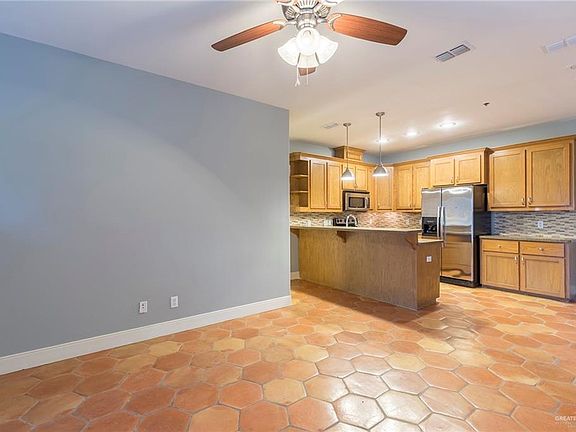 5th image of 1412 E Keeton St #32