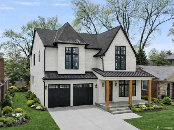 2694 Dorchester Rd, Birmingham, MI 48009