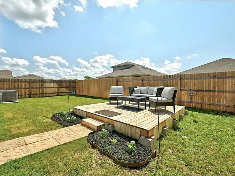 3705 Conyers Ln — Photo 29