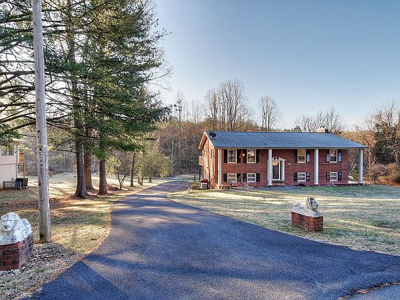 4th image of 2903 Woodhill Dr