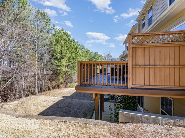 121 Inlet Point Dr, Tega Cay, SC 29708