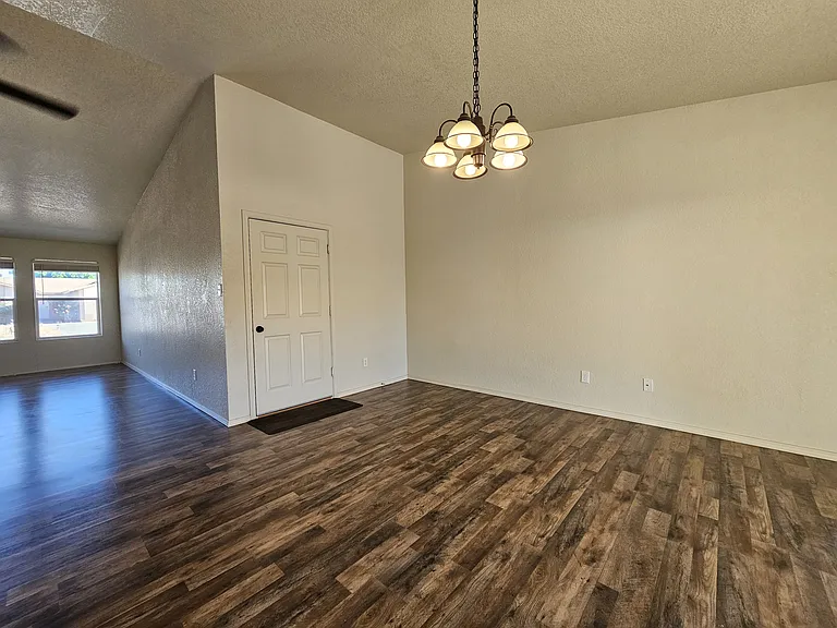 11374 E 27th Pl — Photo 6