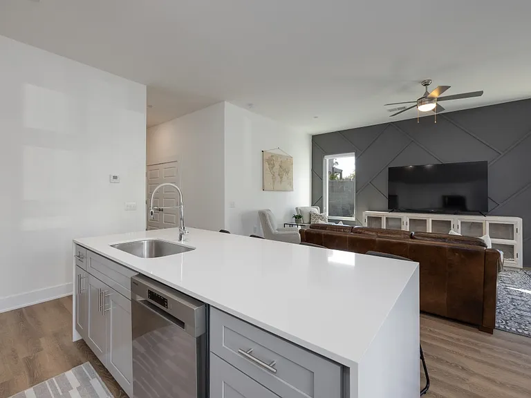 542 Southgate Ave #302 — Photo 11