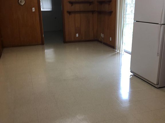 Kitchen/Family rm