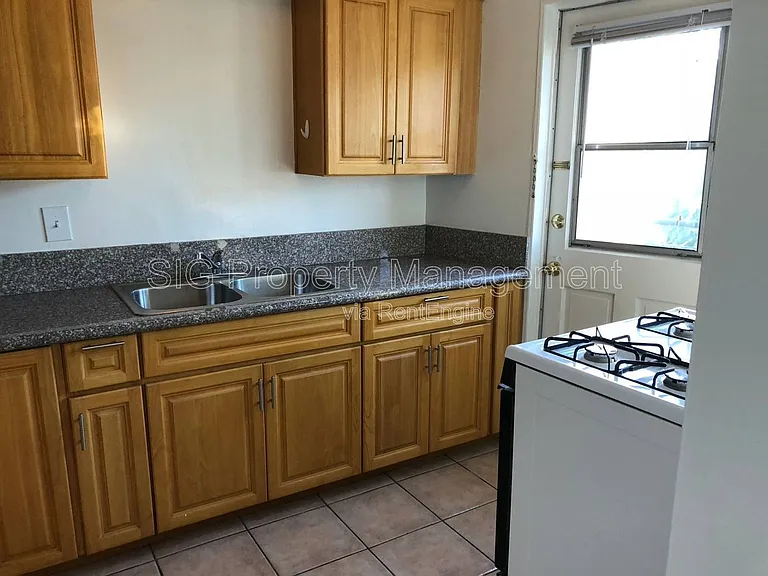 709 S Louise St #A — Photo 8