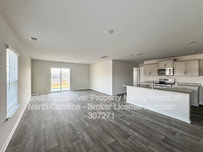 5 bed, 3.0 bath, 2361 sqft, $2,145 — Photo 2