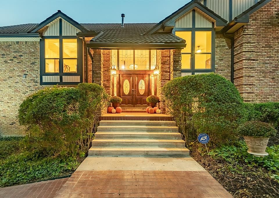 500 La Paz Ct, Irving, TX 75062 MLS 20183989 Zillow