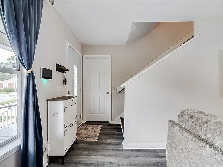 110 Embassy Ct — Photo 6