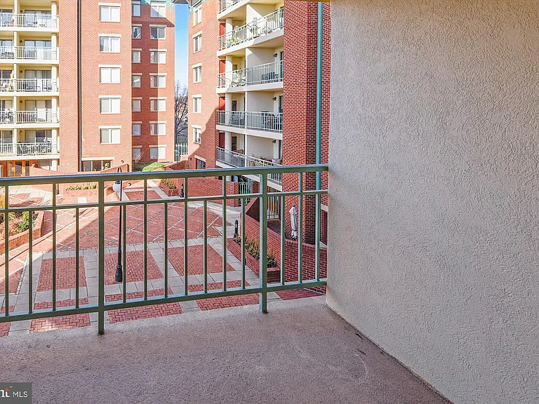 610 N West St #305 — Photo 9