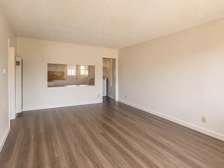 2743 Waverly Dr #4 — Photo 4