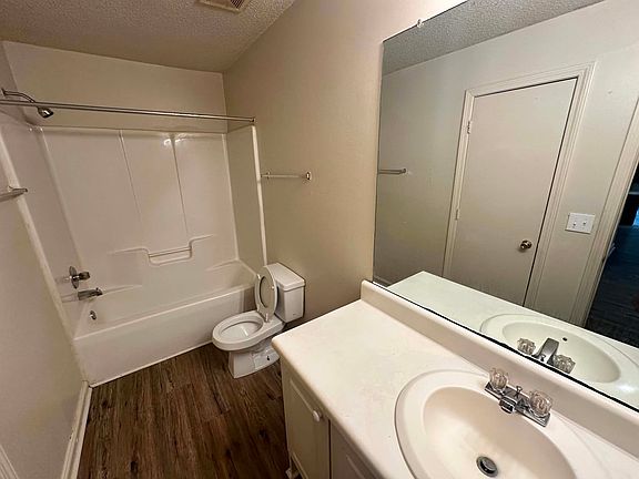 5th image of 571 Plaza Dr #404-B